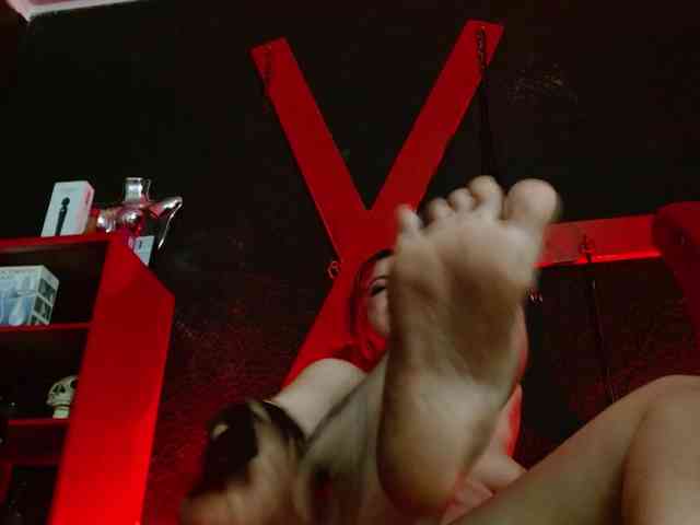 Naty-slavedoll webcam