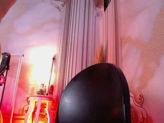 Naty-slavedoll webcam