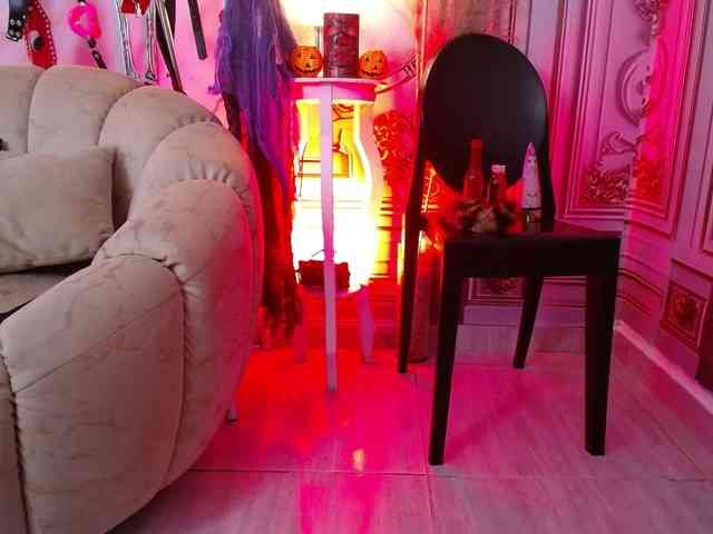 Naty-slavedoll webcam