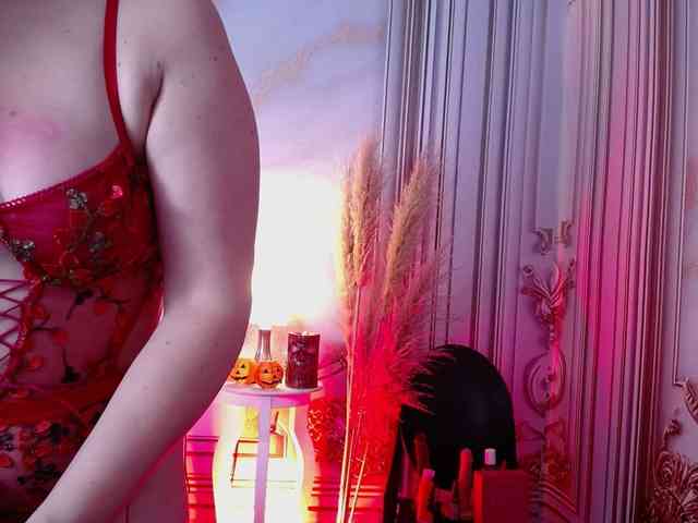 Naty-slavedoll webcam