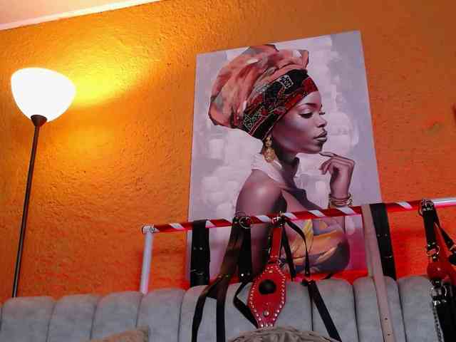 Naty-slavedoll webcam