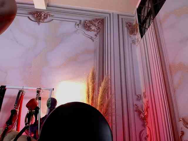 Naty-slavedoll webcam