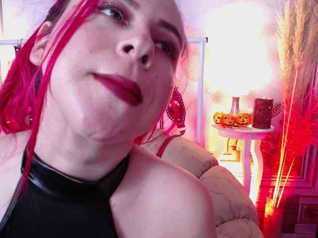 Naty-slavedoll webcam