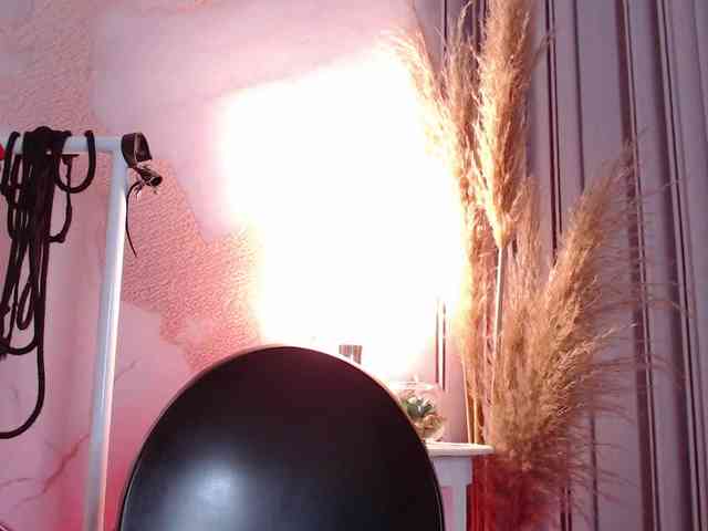 Naty-slavedoll webcam