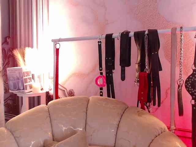 Naty-slavedoll webcam