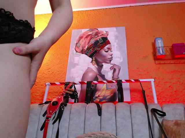 Naty-slavedoll webcam