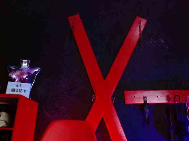 Naty-slavedoll webcam