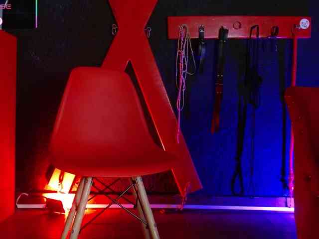 Naty-slavedoll webcam