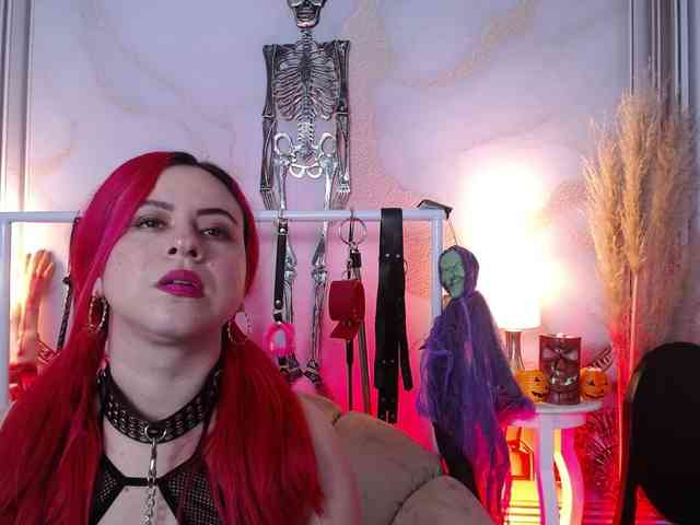 Naty-slavedoll webcam