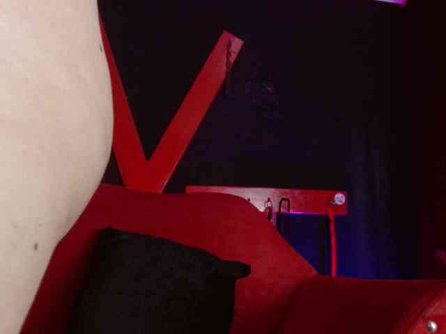 Naty-slavedoll webcam