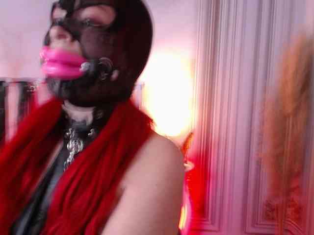 Naty-slavedoll webcam