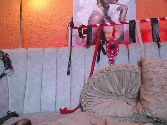 Naty-slavedoll webcam