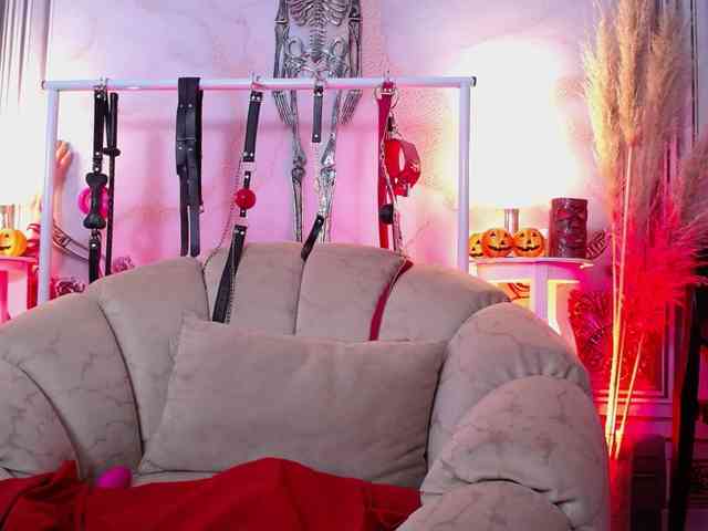 Naty-slavedoll webcam
