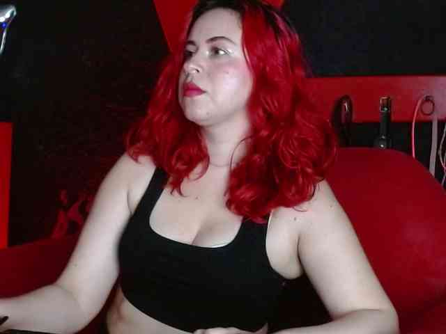 Naty-slavedoll webcam