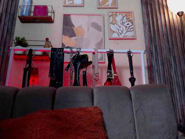 Naty-slavedoll webcam