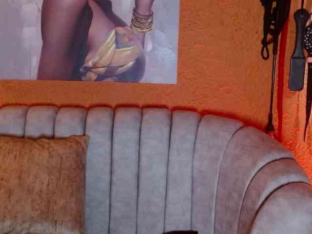 Naty-slavedoll webcam