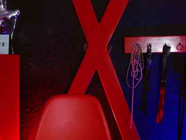 Naty-slavedoll webcam