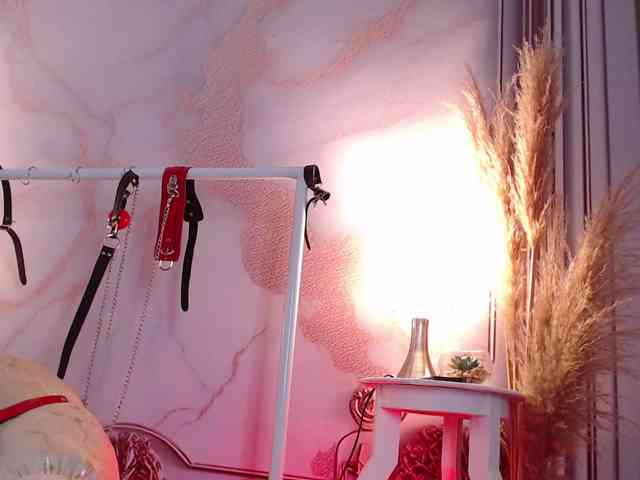 Naty-slavedoll webcam