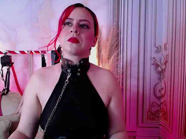 Naty-slavedoll webcam