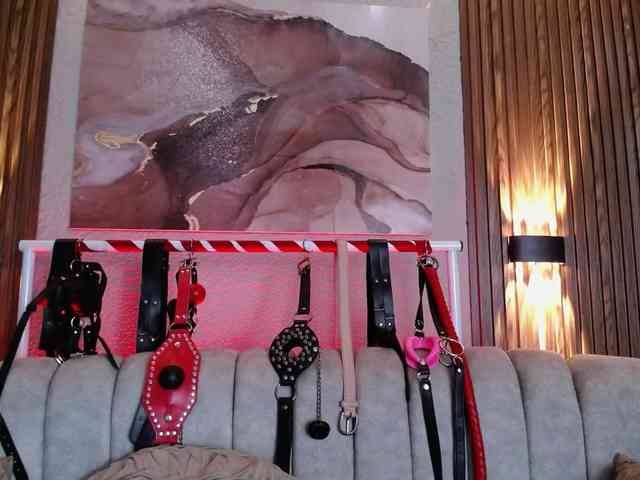 Naty-slavedoll webcam