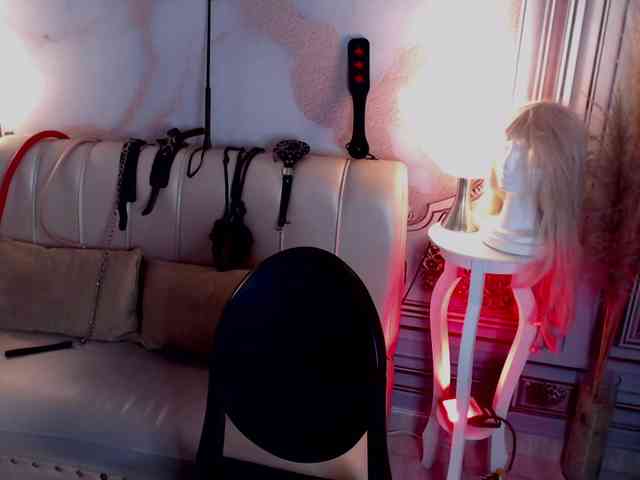 Naty-slavedoll webcam