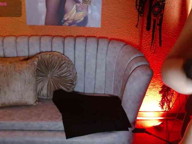 Naty-slavedoll webcam
