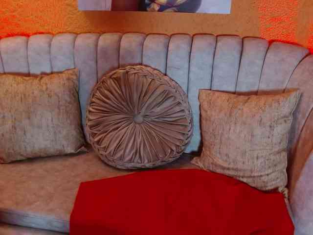Naty-slavedoll webcam
