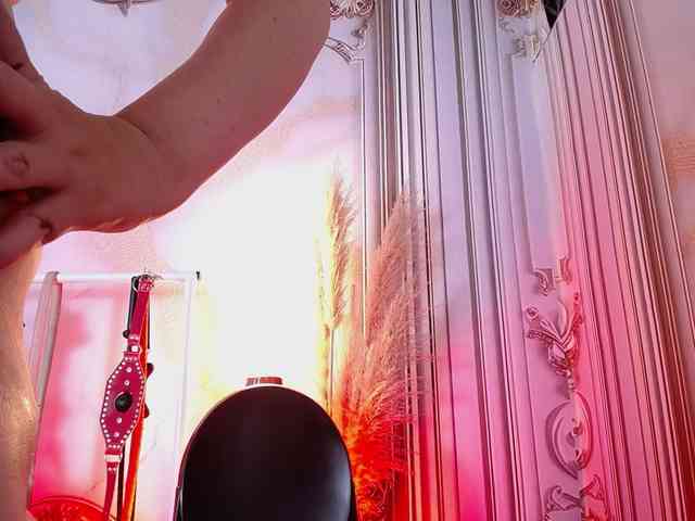 Naty-slavedoll webcam