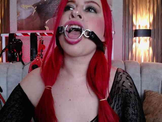 Naty-slavedoll webcam