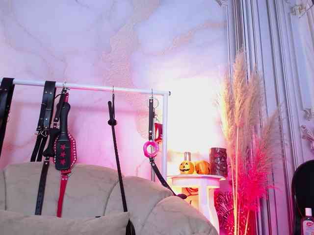 Naty-slavedoll webcam