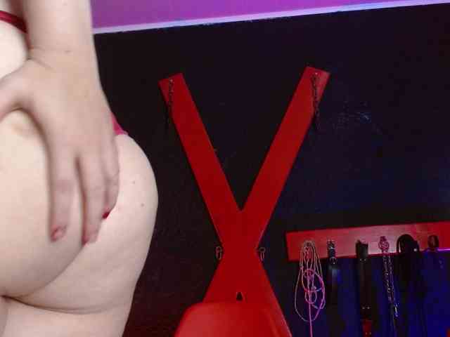 Naty-slavedoll webcam