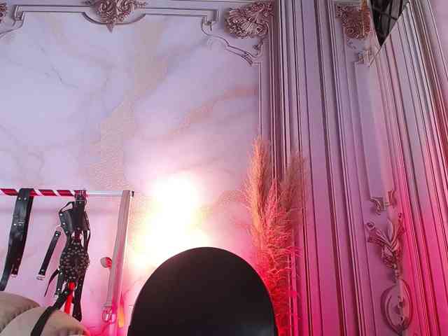 Naty-slavedoll webcam