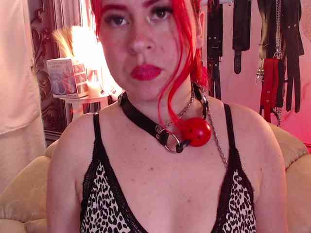 Naty-slavedoll webcam