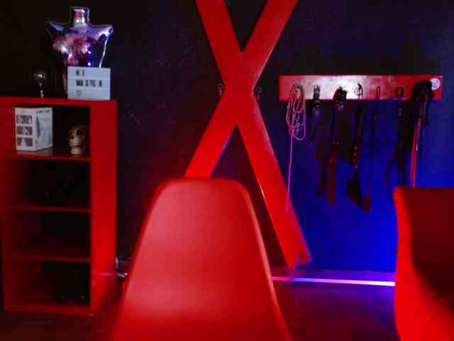 Naty-slavedoll webcam