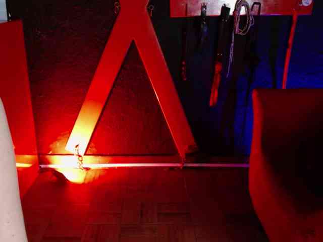 Naty-slavedoll webcam
