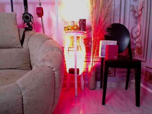 Naty-slavedoll webcam