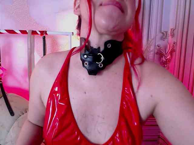 Naty-slavedoll webcam