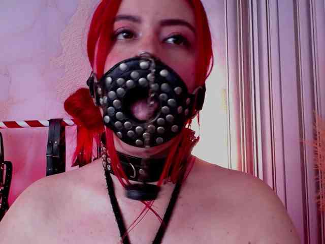 Naty-slavedoll webcam