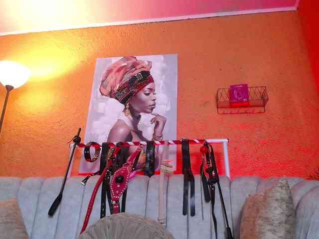 Naty-slavedoll webcam