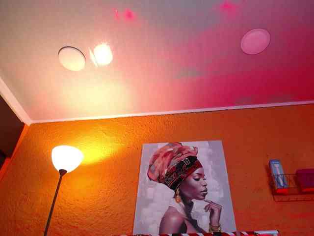 Naty-slavedoll webcam