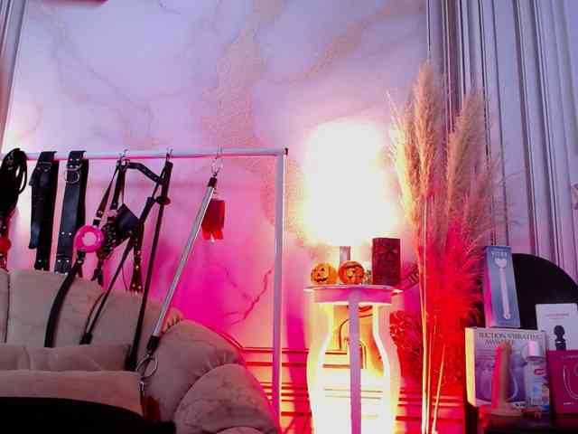 Naty-slavedoll webcam