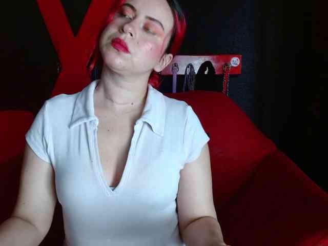 Naty-slavedoll webcam