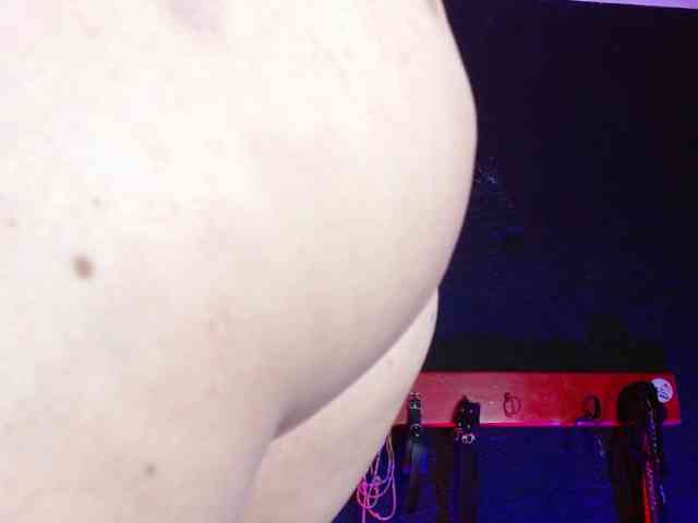 Naty-slavedoll webcam