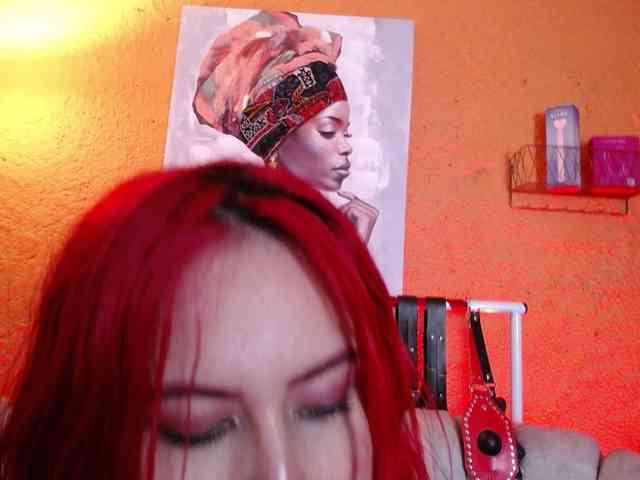 Naty-slavedoll webcam