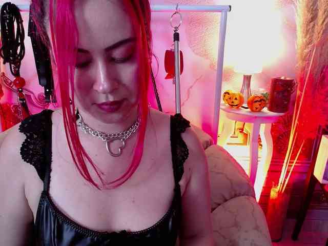 Naty-slavedoll webcam