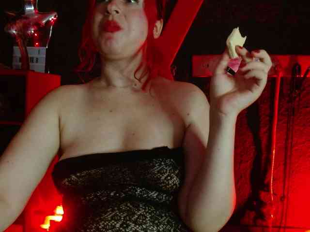 Naty-slavedoll webcam