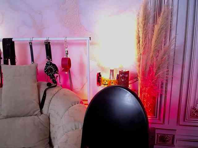 Naty-slavedoll webcam