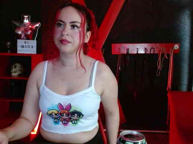 Naty-slavedoll webcam