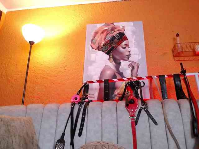 Naty-slavedoll webcam