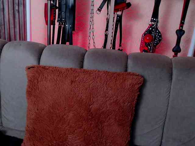 Naty-slavedoll webcam